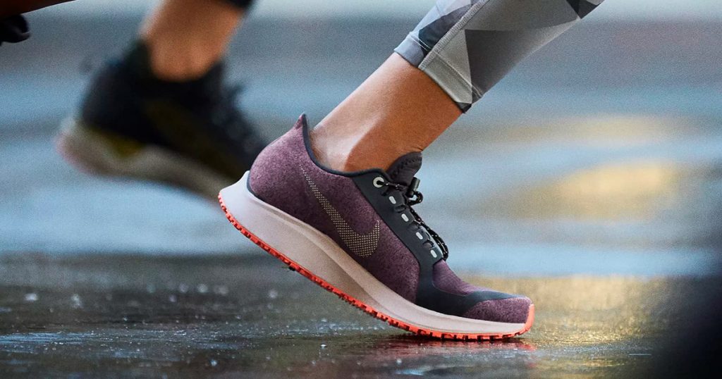 Nike Air Zoom Pegasus 35 Shield รองเท้าวิ่งกลางคืนและที่เปียกแฉะ