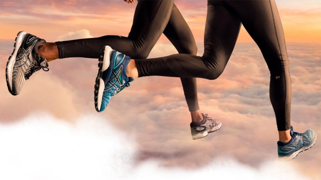 ASICS ได้ทำการเปิดตัว ASICS GEL-NIMBUS 22 รองเท้าวิ่งรุ่นใหม่แล้ว โดยซีรีส์นี้ได้อยู่กันมายาวนานกว่า 20 ปี เป็นรองเท้าวิ่งสำหรับนักวิ่งระยะไกลที่มีการออกแบบตามสรีระและช่วยรองรับแรงกระแทกได้ดี