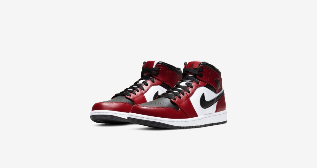 Air Jordan 1 Mid Chicago Black Toe Gym Red ราคา 4,200 บาท ขาย 16 พฤษภาคมนี้