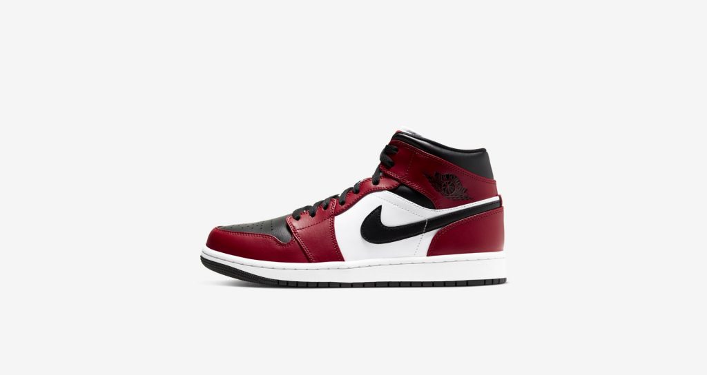 Air Jordan 1 Mid Chicago Black Toe Gym Red ราคา 4,200 บาท ขาย 16 พฤษภาคมนี้