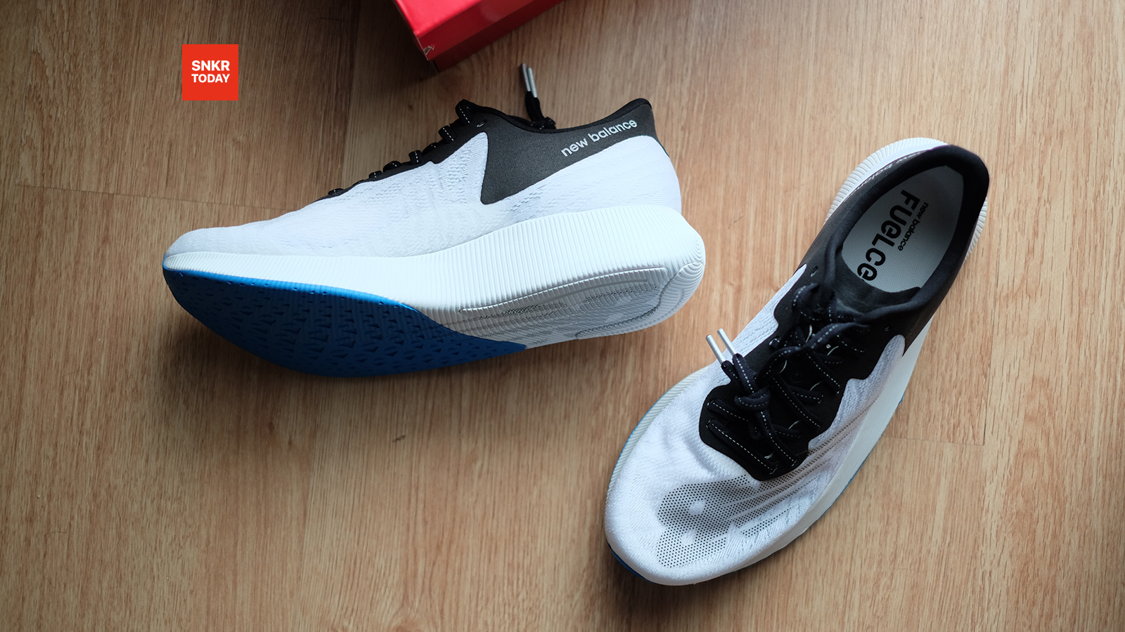 แกะกล่อง พรีวิว New Balance FuelCell TC รองเท้าวิ่งพร้อมแผ่นคาร์บอนจาก นิว บาลานซ์