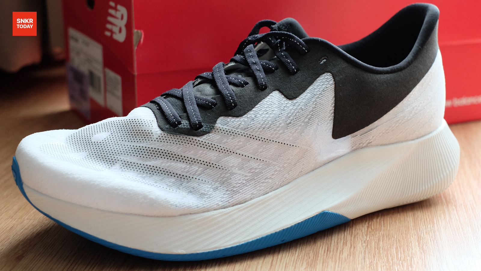 แกะกล่อง พรีวิว New Balance FuelCell TC รองเท้าวิ่งพร้อมแผ่นคาร์บอนจาก นิว บาลานซ์