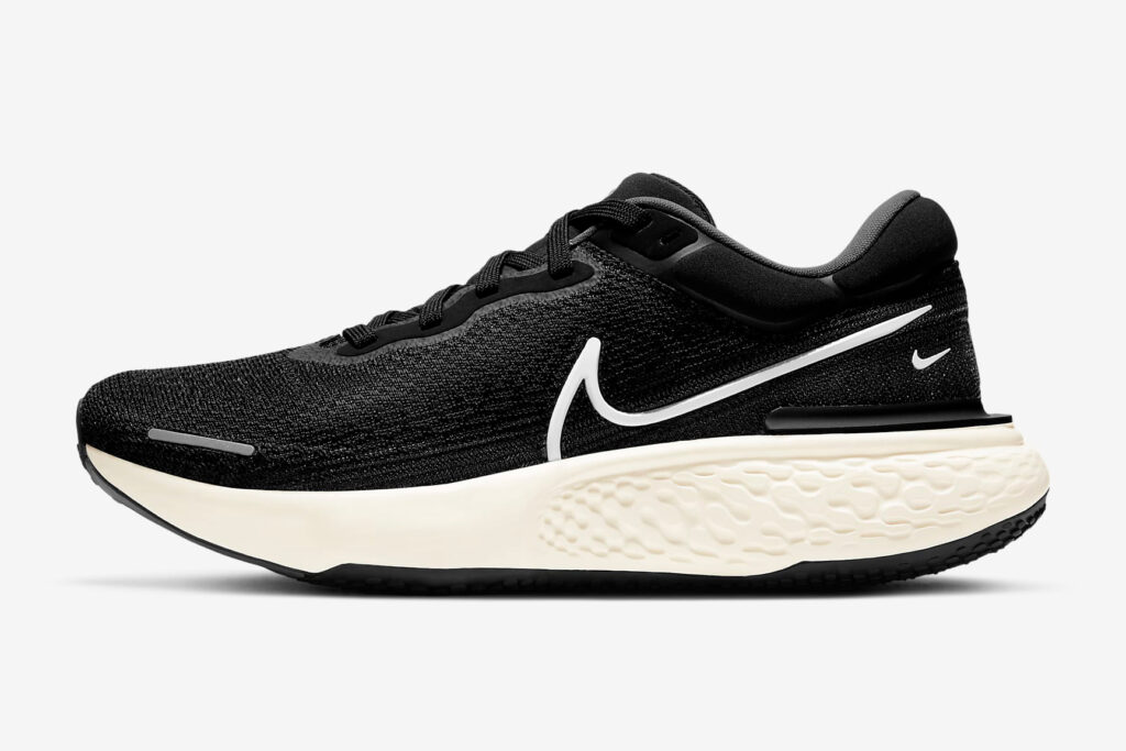 Nike ZoomX Invincible Run สีดำ-ขาว สีเรียบๆ มาแล้ว