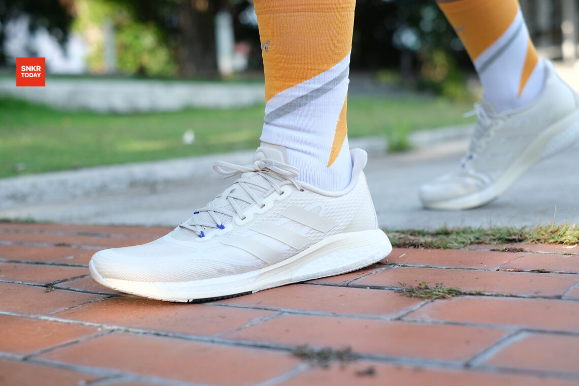 รีวิว adidas Supernova+ พื้น Bounce + Boost รองเท้าวิ่งสำหรับผู้เริ่มต้น