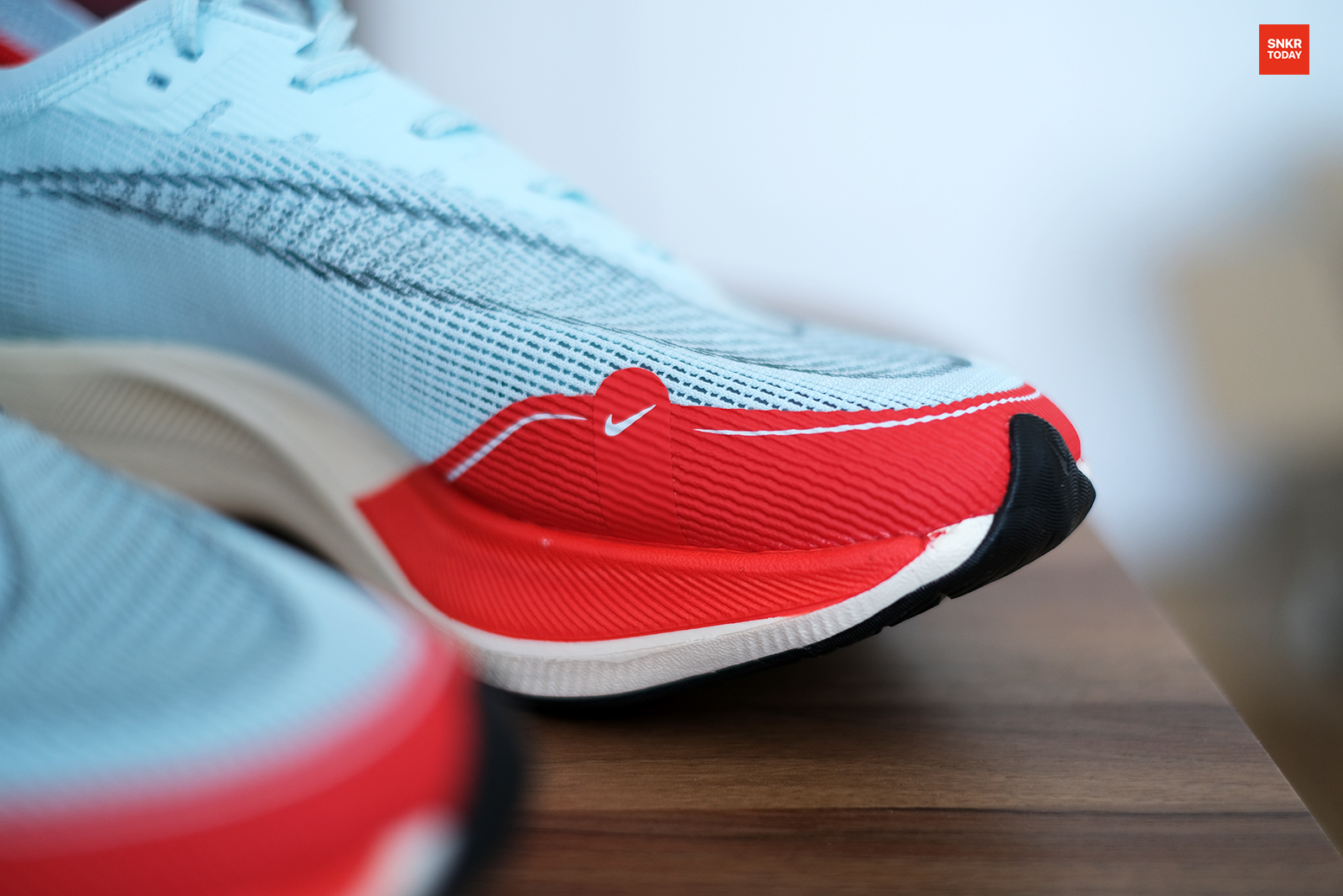 nike-zoomx-vaporfly-next-2-breaking2