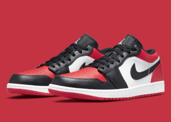 Air Jordan 1 Low "Bred Toe" คู่นี้ ก็มาในคู่สีดำและแดง คู่สียอดฮิตอย่างสี Bred ด้วย พร้อมกับใช้สีแดงบนบริเวณปลายเท้าเพื่อเพิ่มความแตกต่าง