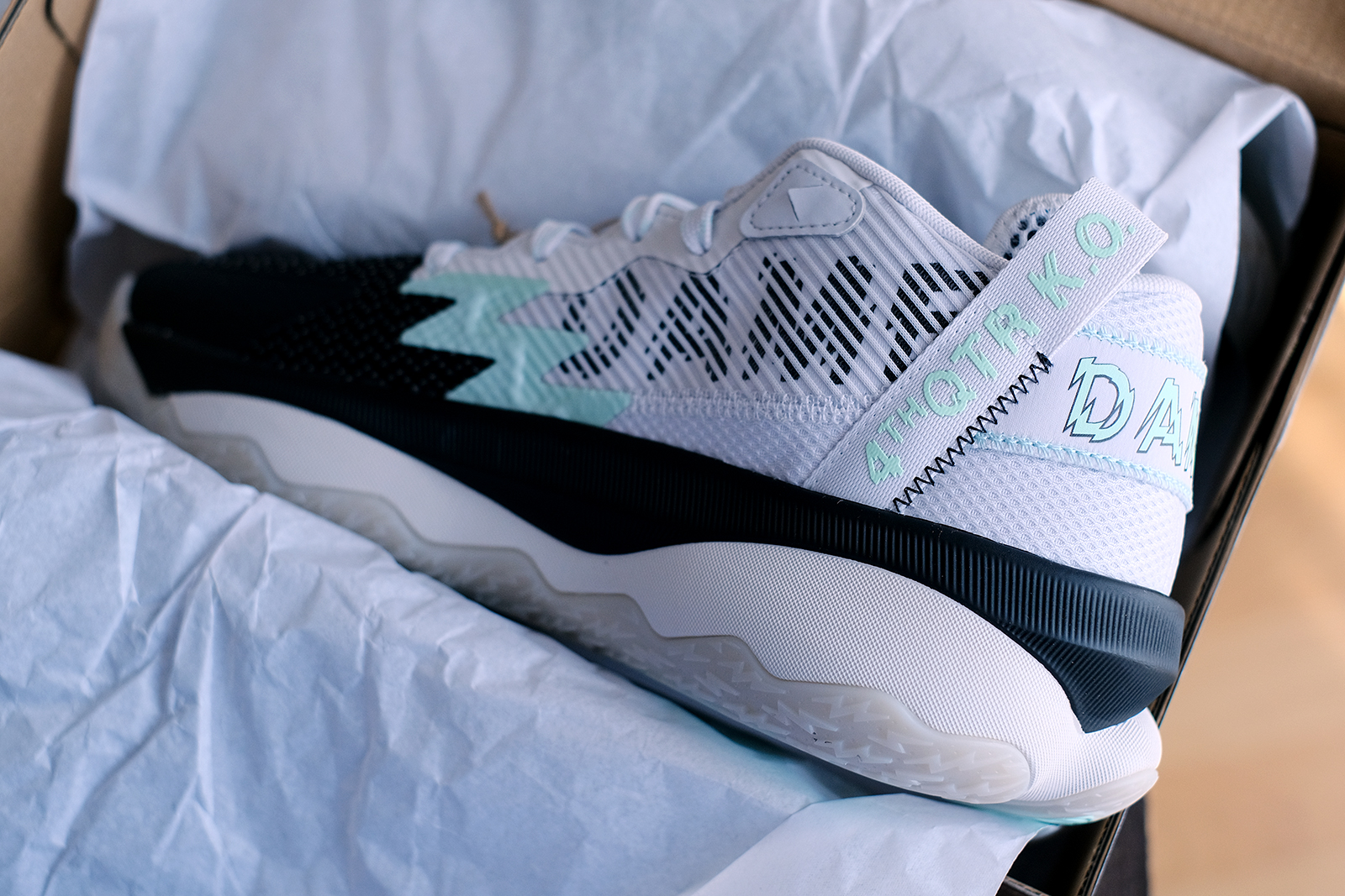 แกะกล่อง พรีวิว adidas DAME 8 "Rip City" มาพร้อมระบบใหม่ Bounce Pro