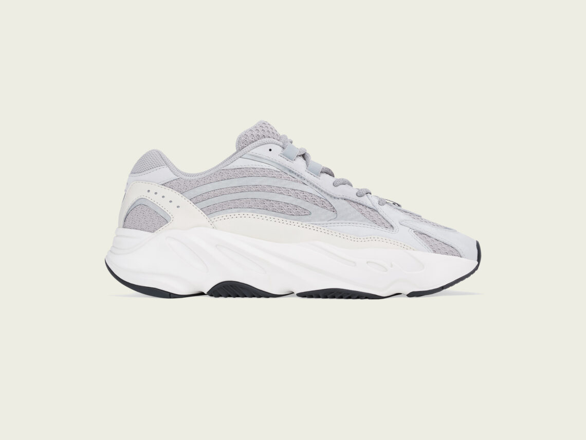 adidas และ Kanye West เตรียมวางจำหน่าย YEEZY BOOST 700 V2 STATIC ที่มาพร้อมกับลูกเล่นพิเศษแบบสะท้อนแสงในประเทศไทย วันที่ 5 มีนาคม 2565 นี้