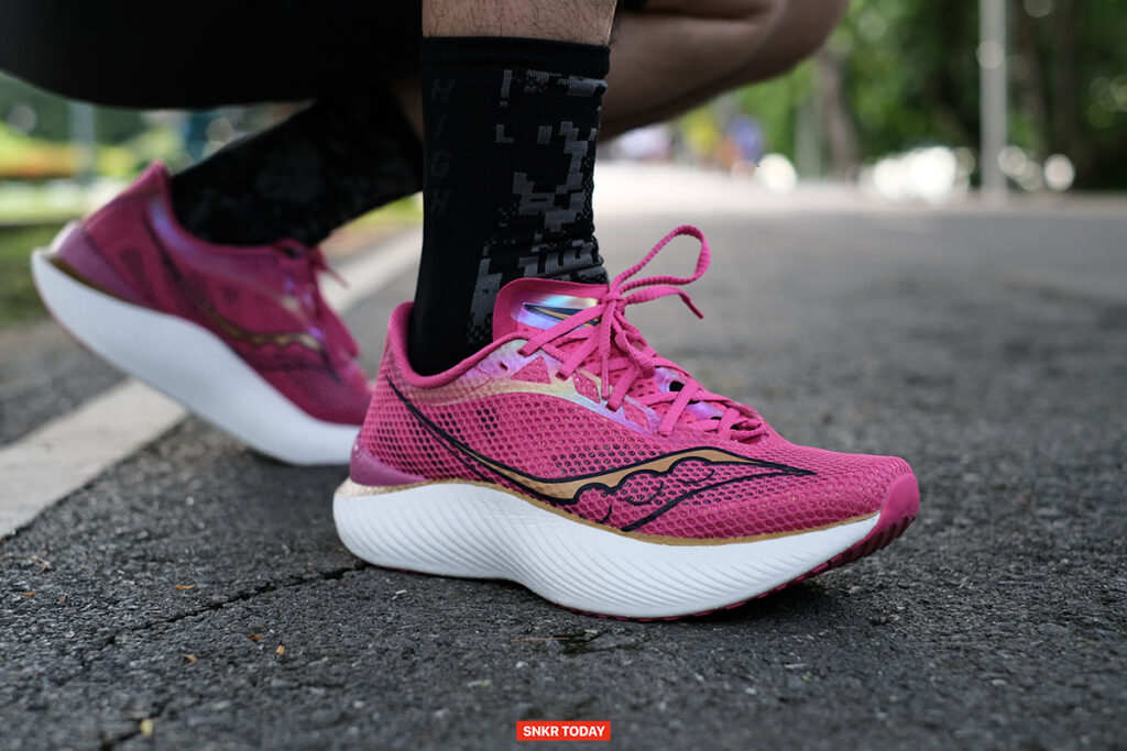 รีวิว Saucony Endorphin Pro 3 รองเท้าวิ่งระดับท็อป เพิ่มความนุ่ม เด้ง แต่นำ้หนักเบาลง