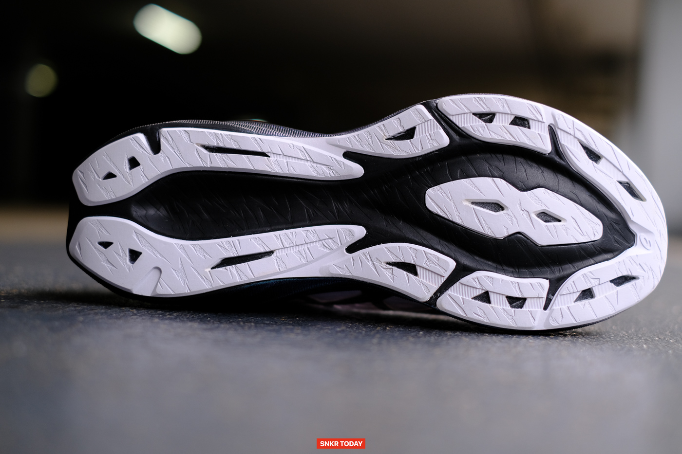 รีวิว ASICS NOVABLAST 3 รองเท้าวิ่งดีไซน์สุดล้ำ โฟม FF Blast+ เพิ่มความ ...