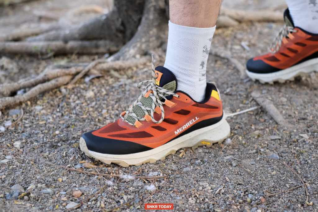 ภาพขณะสวมใส่รองเท้าเดินป่า MERRELL Moab Speed