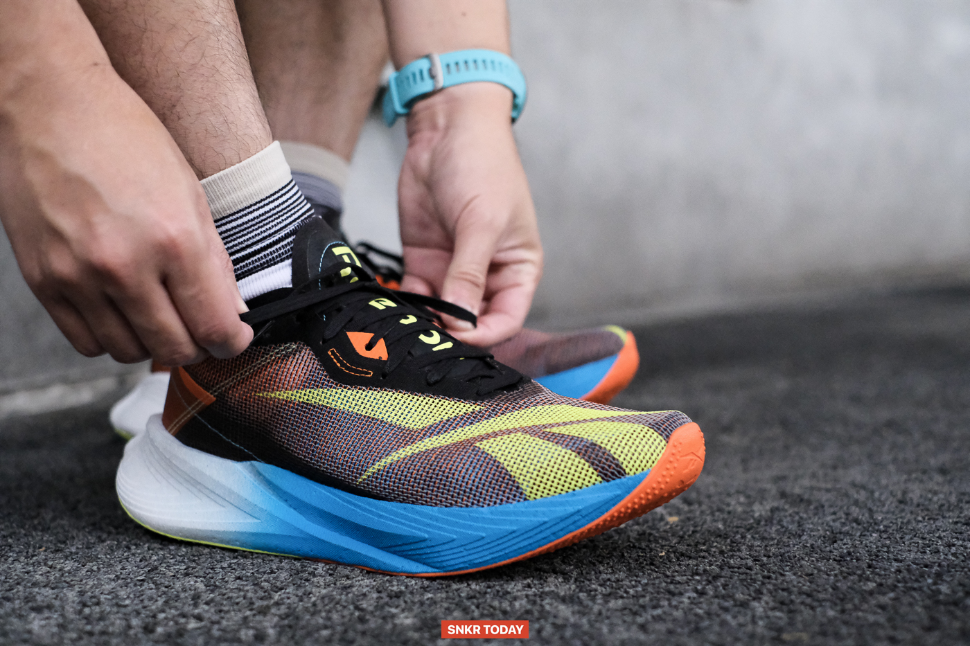 ภาพแสดงขณะสวมใส่รองเท้าวิ่ง Reebok Floatride Energy X