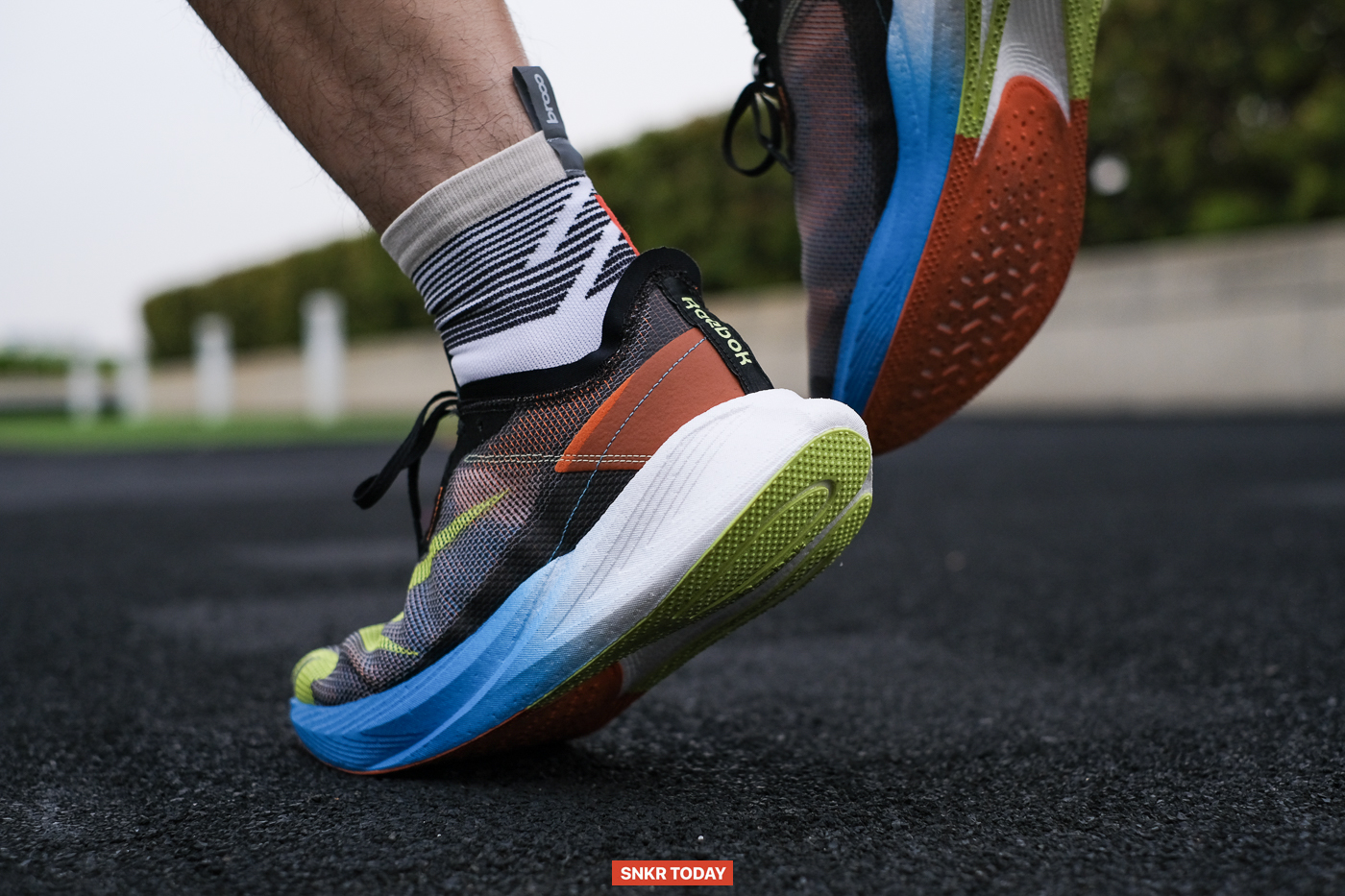 ภาพแสดงรองเท้าวิ่ง Reebok Floatride Energy X ในขณะวิ่ง