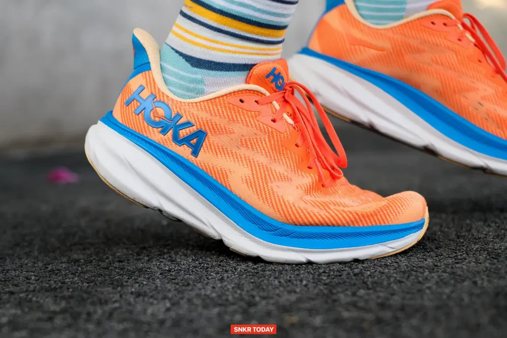 รีวิว HOKA Clifton 9 รองเท้าวิ่งพื้นหนานุ่ม น้ำหนักเบารุ่นใหม่ ตอบสนองได้ดีขึ้น
