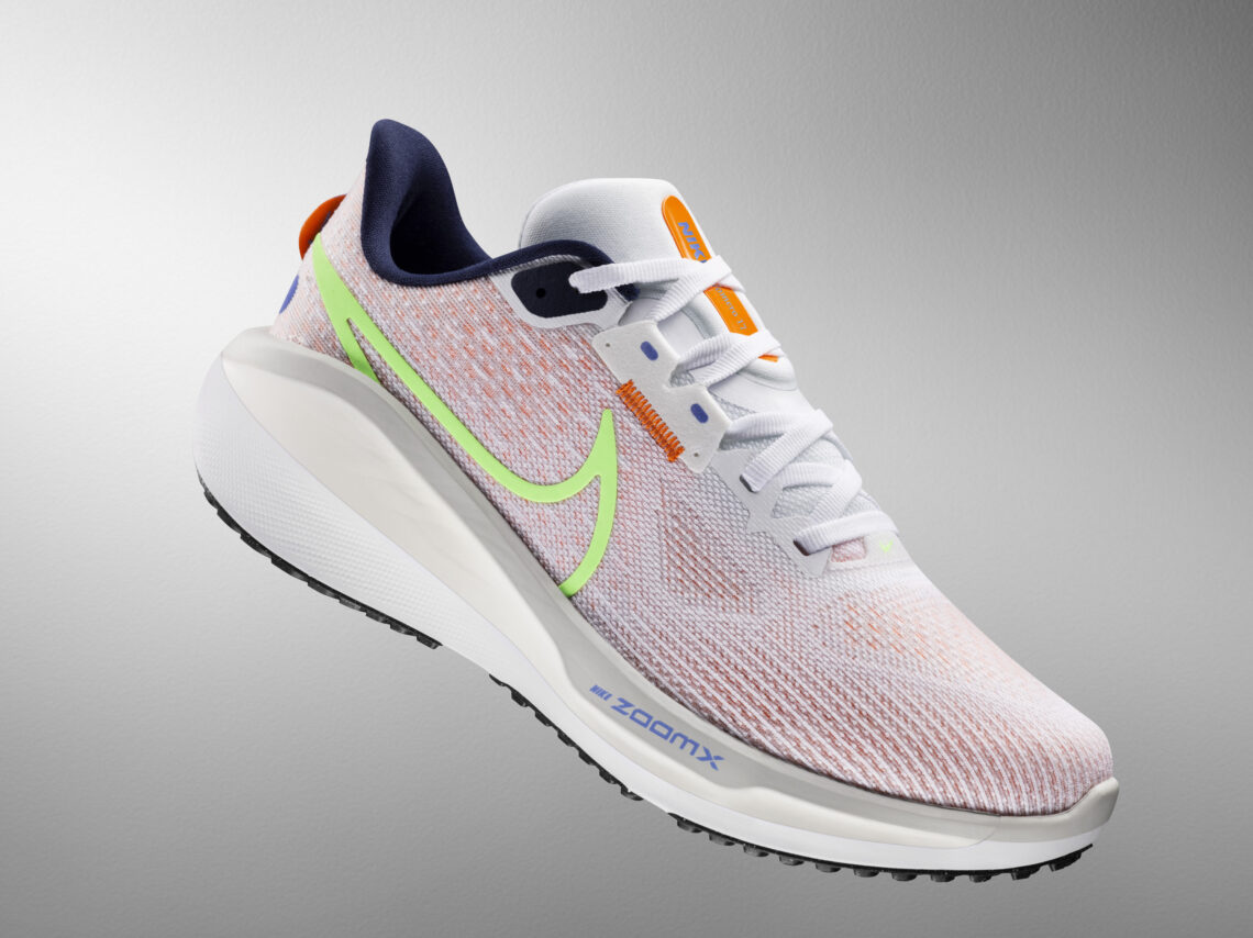 รองเท้าวิ่ง Nike Vomero 17