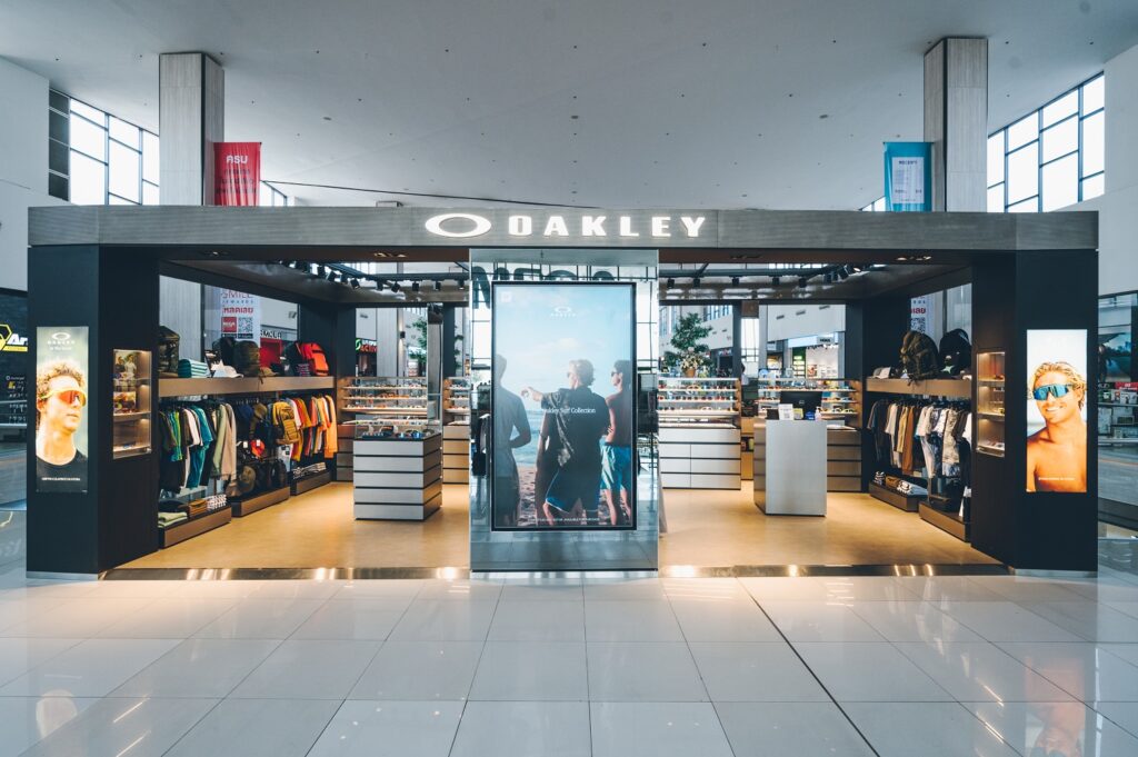 OAKLEY เปิดสาขาแห่งใหม่ Megabangna ชั้น 2 ตอบโจทย์ผู้ที่ชื่นชอบแอคทีฟสไตล์โดยเฉพาะ