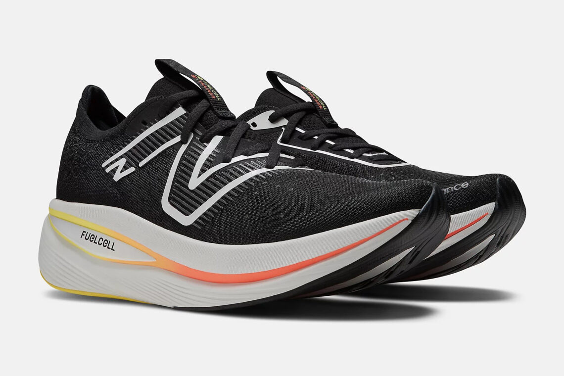 New Balance SuperComp Trainer "Black/Neon" วางจำหน่ายในไทยแล้ว ราคา 6,990 บาท