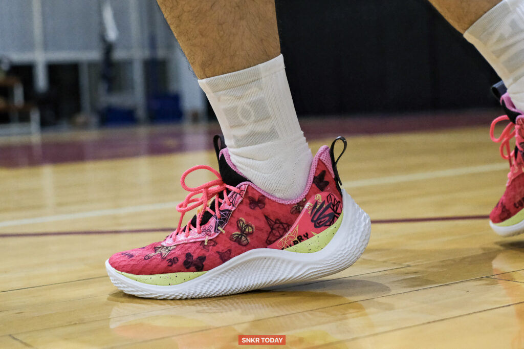 รีวิวรองเท้าบาสเกตบอล Curry Flow 10 "Girl Dad" พื้นนุ่มขึ้น และหนึบเหมือนเดิม