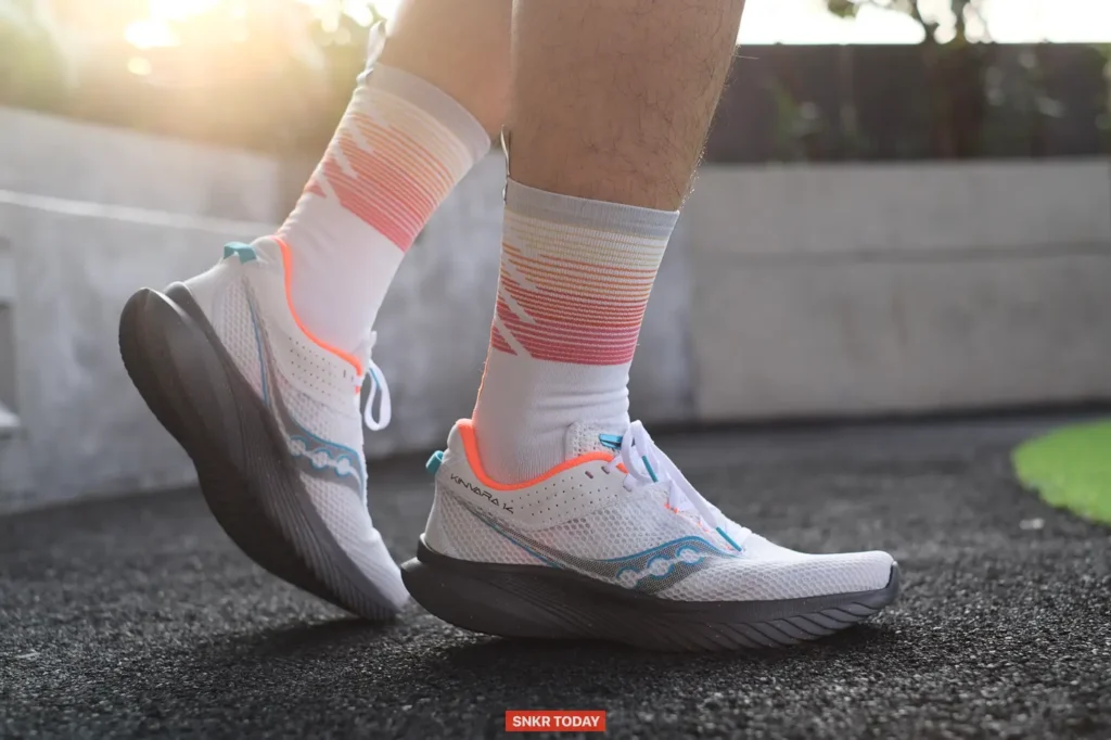 รีวิวรองเท้าวิ่ง Saucony Kinvara 14 พื้นหนาขึ้น นุ่มแน่น น้ำหนักเบา ใส่วิ่งซ้อมทำความเร็วได้ดี