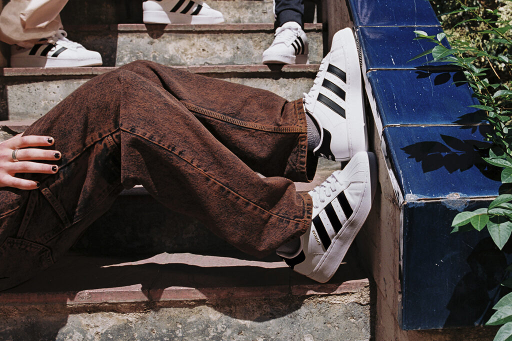 adidas Originals ตอกย้ำกระแสรองเท้าโมเดลคลาสสิกเปิดตัว SUPERSTAR XLG