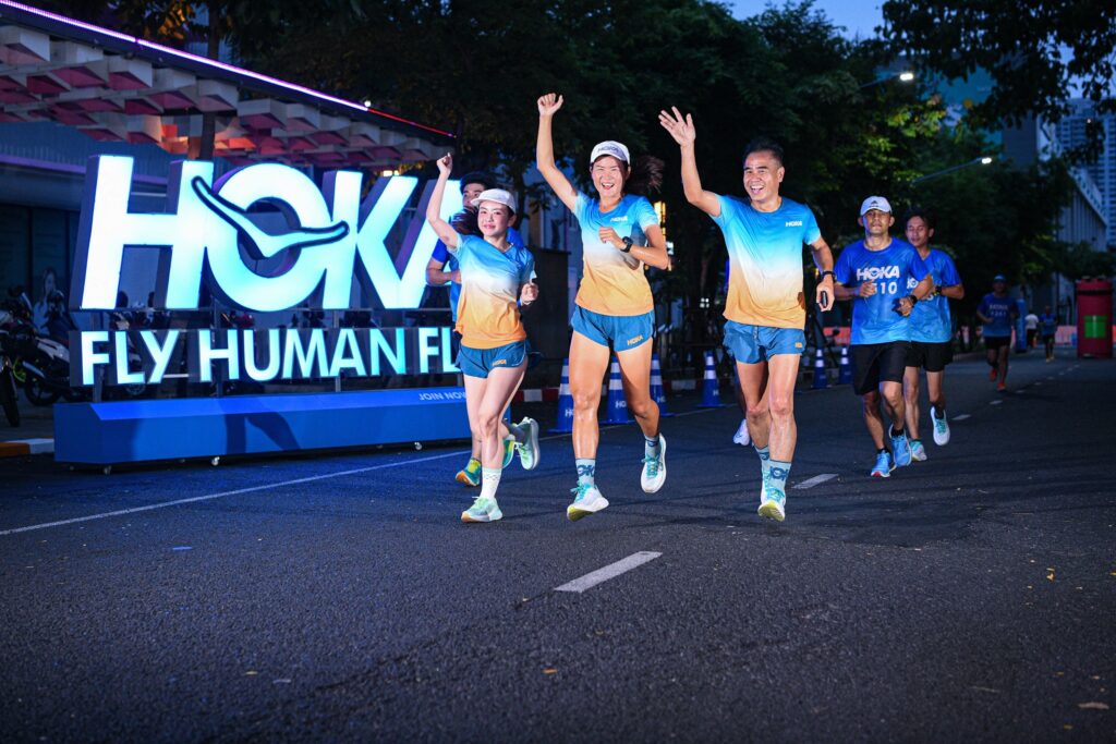 HOKA ประเทศไทย จัดกิจกรรม FLY RUN BANGKOK งานวิ่งซิตี้รันของแบรนด์โฮก้าที่ใหญ่ที่สุดในโลก ผ่านเส้นทางใจกลางกรุงเทพมหานคร ตอกย้ำเจตนารมย์ของแคมเปญ"FLY HUMAN FLY 2.0" อย่างต่อเนื่อง