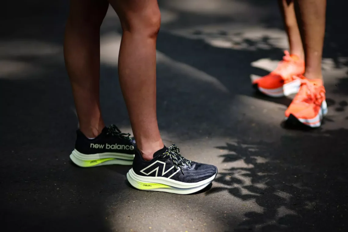 New Balance FuelCell SuperComp Trainer v2 รองเท้าวิ่งสายฝึกซ้อมรุ่นใหม่ ปรับความสูงลงมาให้ตามกฏ