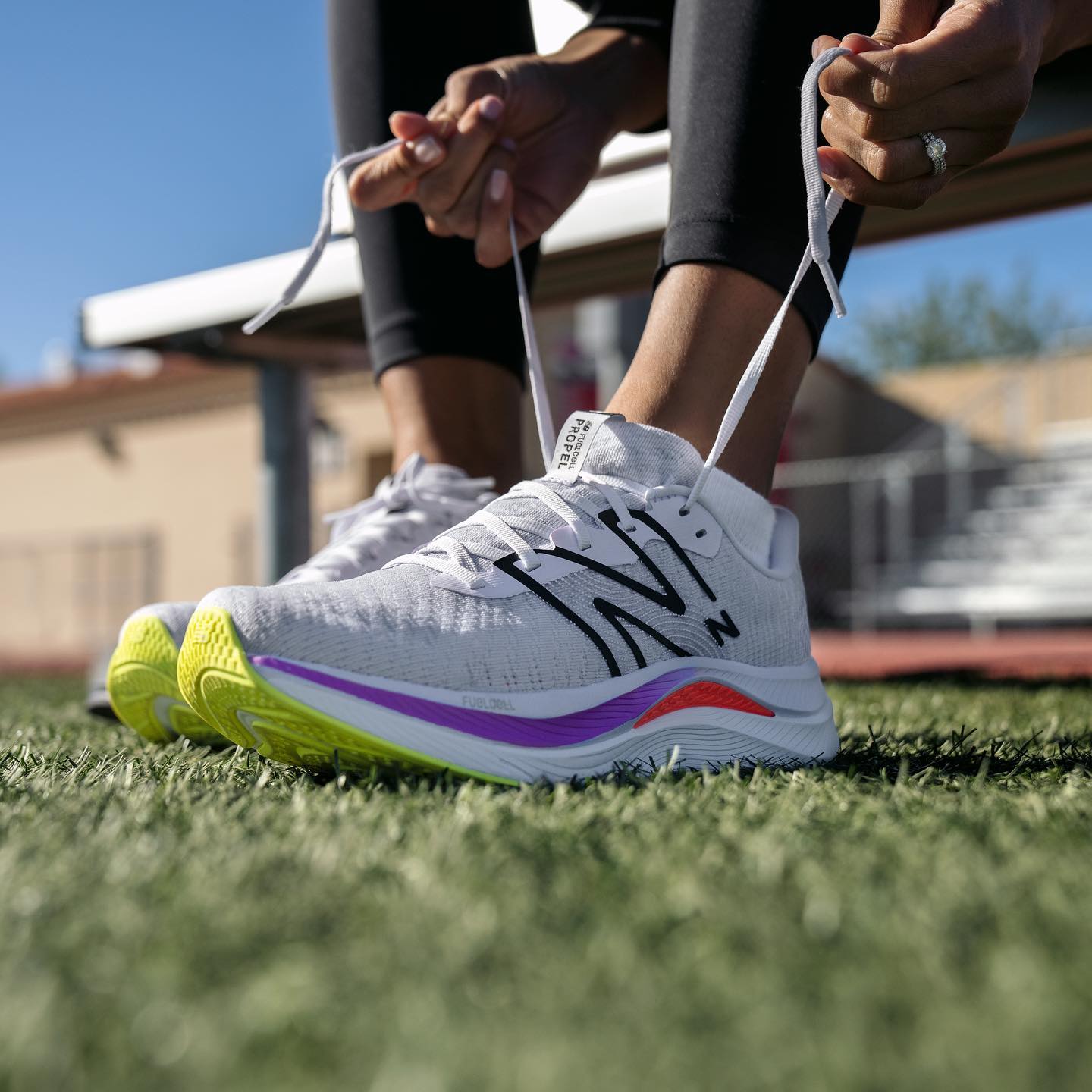 New Balance FuelCell Propel v4 รองเท้าวิ่งสำหรับใส่ซ้อมทุกๆ วัน มาพร้อมแผ่น TPU ช่วยเพิ่มการตอบสนอง