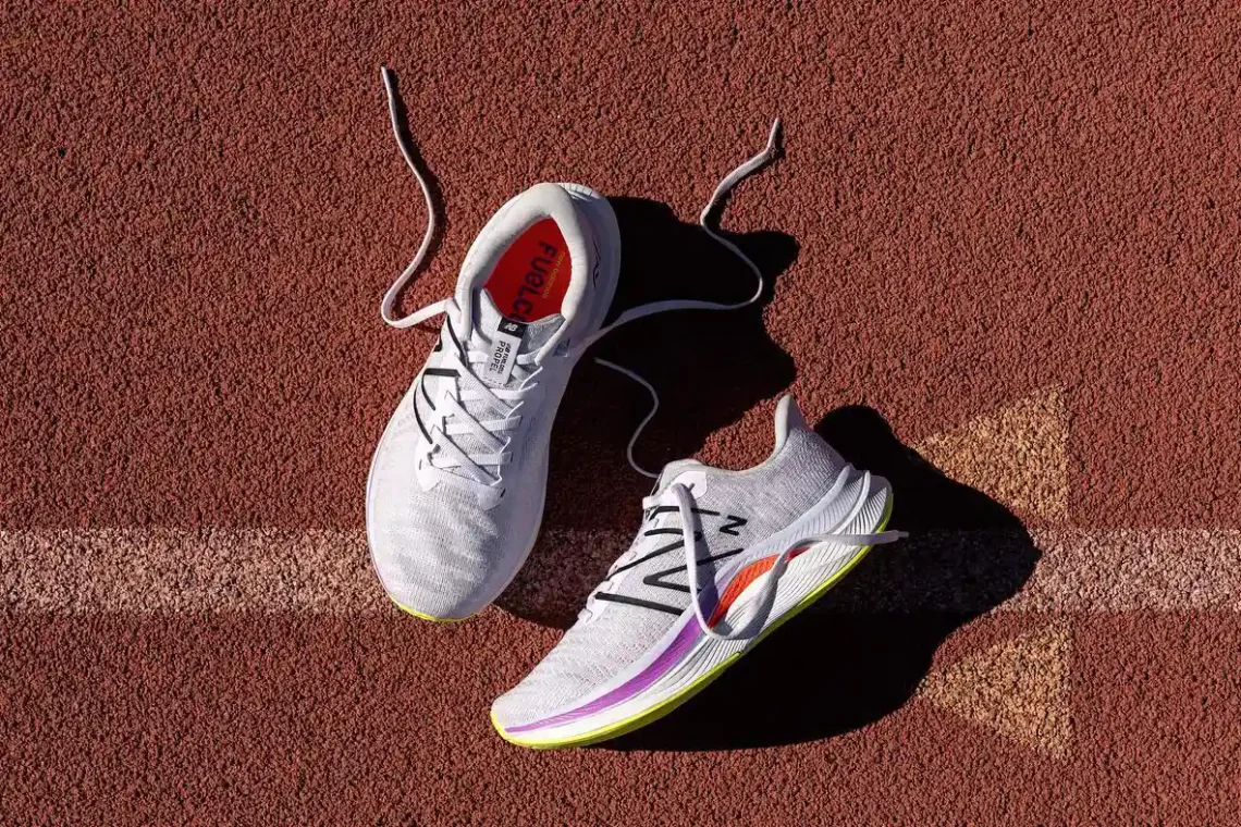 New Balance FuelCell Propel v4 รองเท้าวิ่งสำหรับใส่ซ้อมทุกๆ วัน มาพร้อมแผ่น TPU ช่วยเพิ่มการตอบสนอง