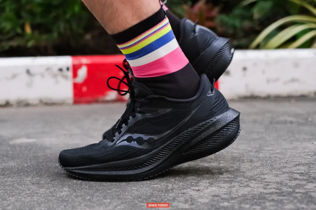 รีวิว Saucony Triumph 21 รองเท้าวิ่งสายซัพพอร์ต รองรับแรงกระแทกได้ดี