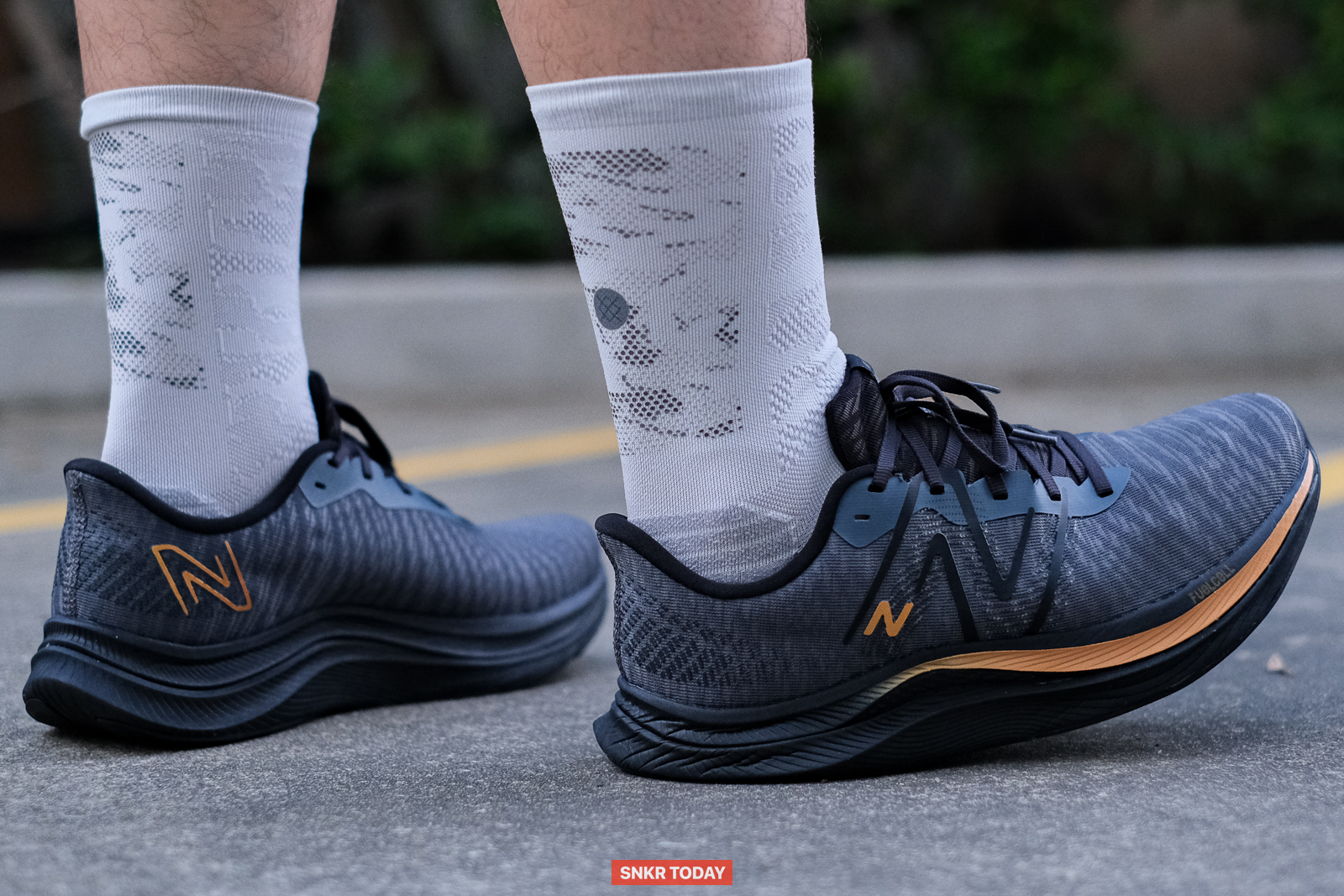 รีวิว New Balance FuelCell Propel v4 รองเท้าวิ่งอเนกประสงค์ ดีไซน์ซิ่งขึ้น พร้อมแผ่น TPU ตอบสนองดีขึ้น