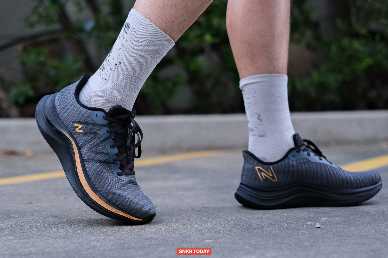 รีวิว New Balance FuelCell Propel v4 รองเท้าวิ่งอเนกประสงค์ ดีไซน์ซิ่งขึ้น พร้อมแผ่น TPU ตอบสนองดีขึ้น