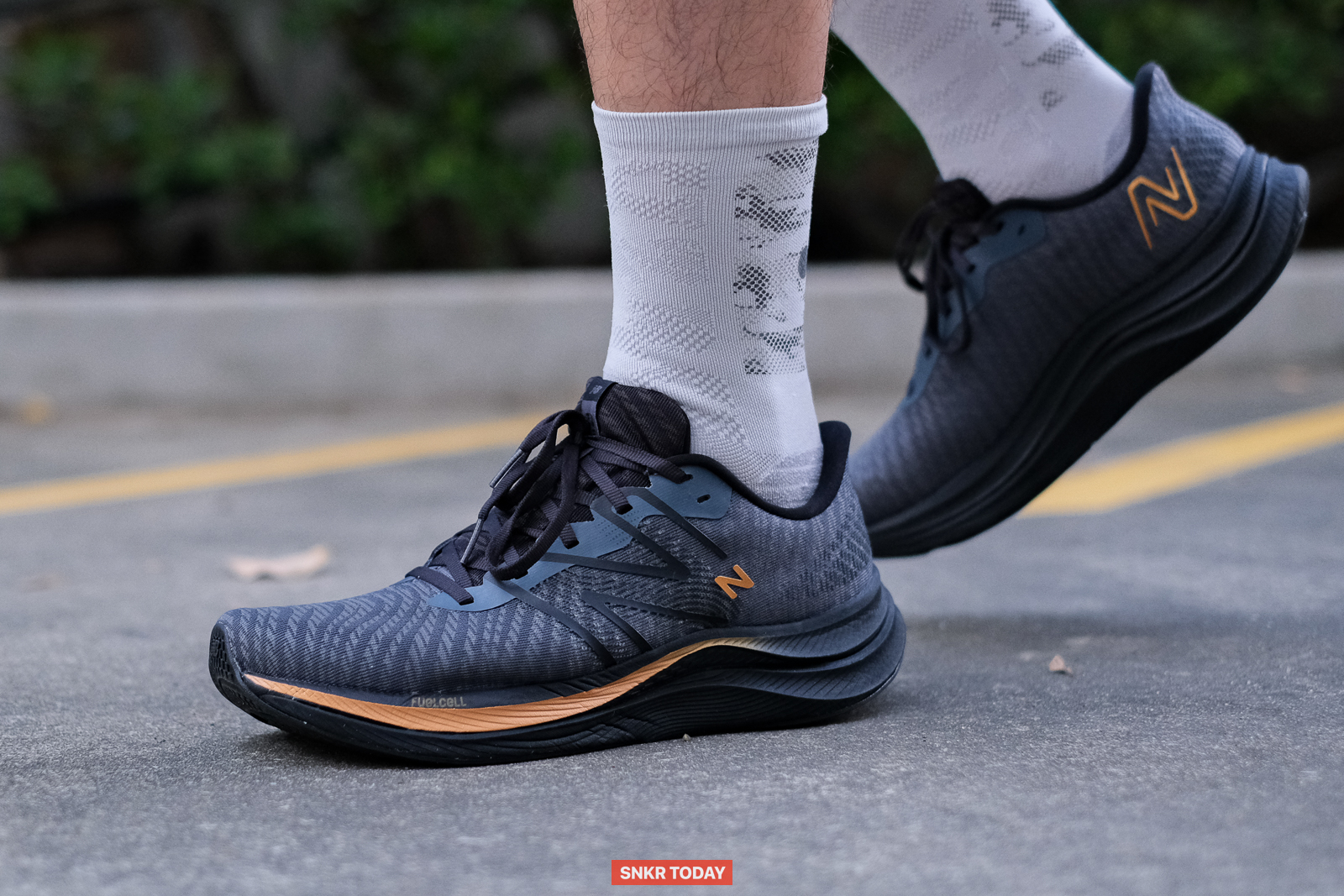 รีวิว New Balance FuelCell Propel v4 รองเท้าวิ่งอเนกประสงค์ ดีไซน์ซิ่งขึ้น พร้อมแผ่น TPU ตอบสนองดีขึ้น