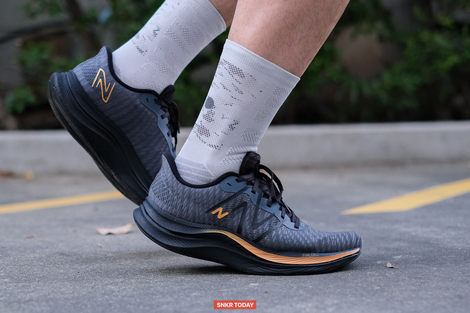 รีวิว New Balance FuelCell Propel v4 รองเท้าวิ่งอเนกประสงค์ ดีไซน์ซิ่งขึ้น พร้อมแผ่น TPU ตอบสนองดีขึ้น