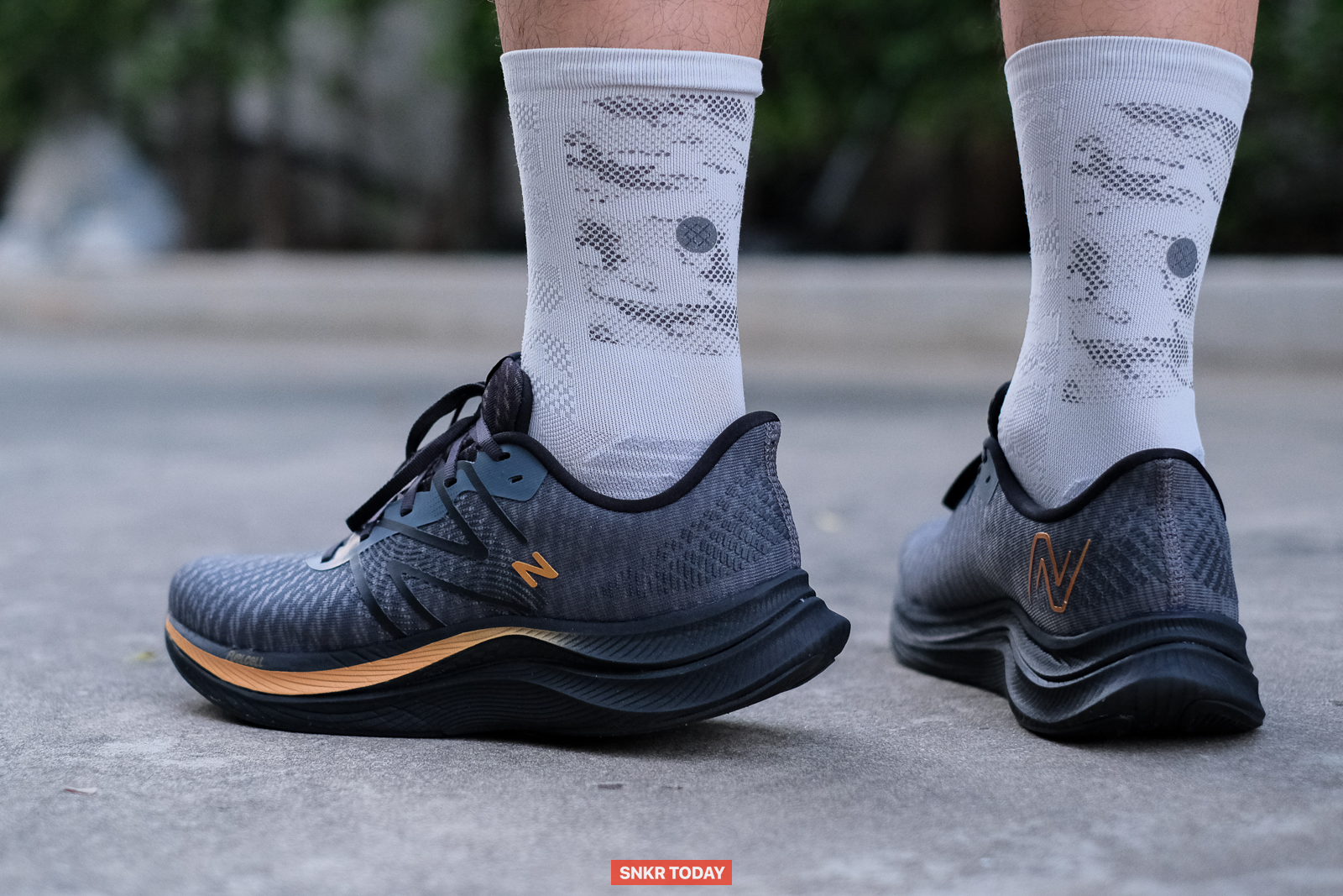 รีวิว New Balance FuelCell Propel v4 รองเท้าวิ่งอเนกประสงค์ ดีไซน์ซิ่งขึ้น พร้อมแผ่น TPU ตอบสนองดีขึ้น