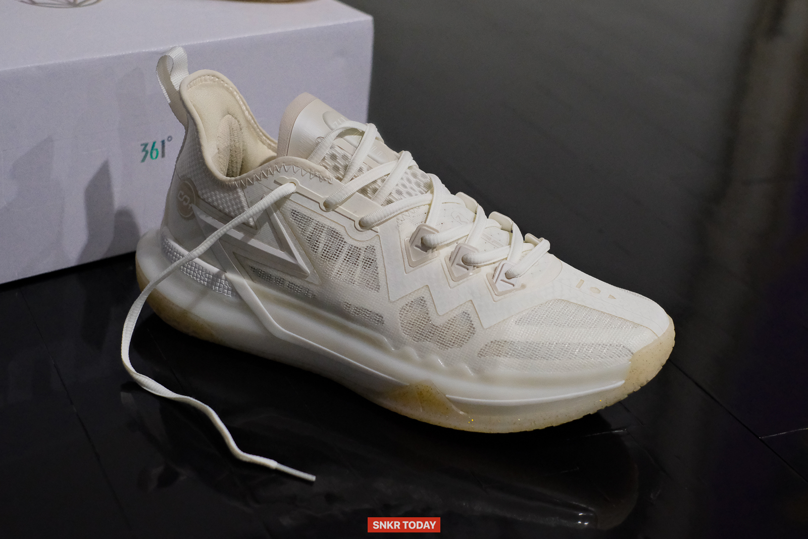 รีวิว 361° BIG3 Future รองเท้าบาสเกตบอลที่ออกแบบมาสำหรับ Nikola Jokić