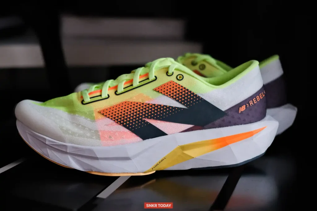 แกะกล่อง พาชม New Balance FuelCell Rebel v4 รองเท้าวิ่งน้ำหนักเบา สำหรับฝึกซ้อมทำความเร็ว