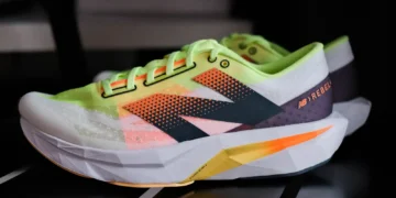 แกะกล่อง พาชม New Balance FuelCell Rebel v4 รองเท้าวิ่งน้ำหนักเบา สำหรับฝึกซ้อมทำความเร็ว