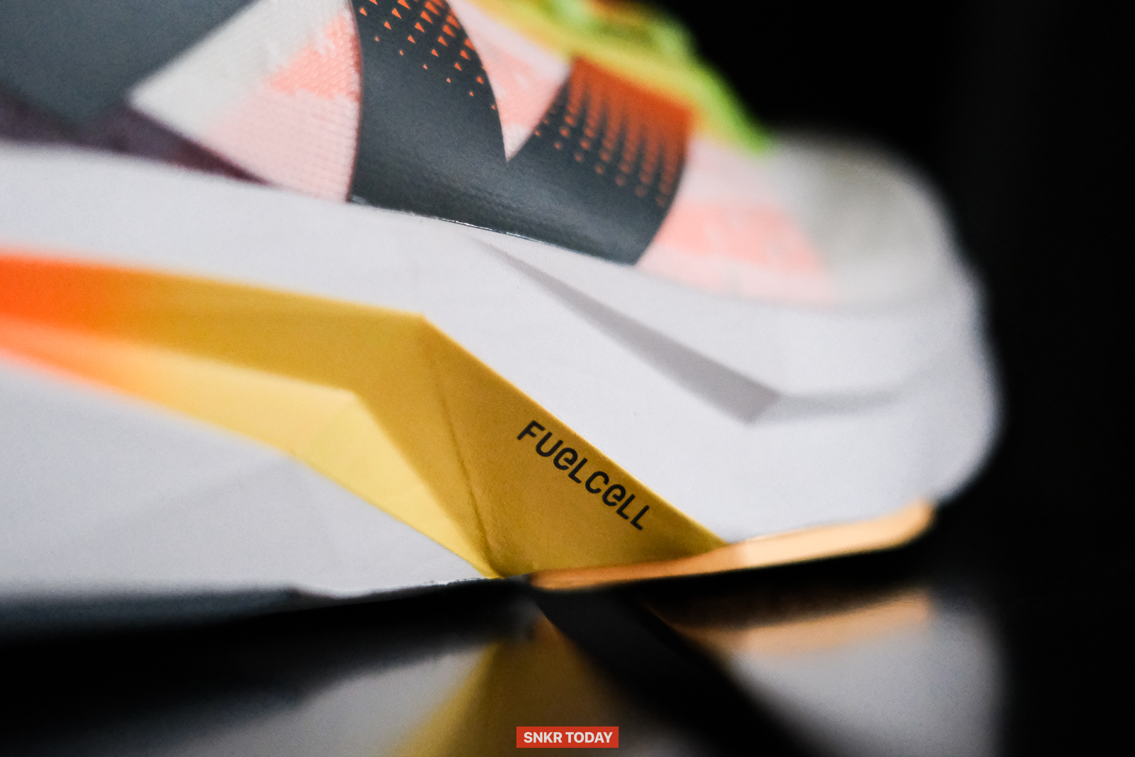 รองเท้าวิ่ง New Balance FuelCell Rebel v4