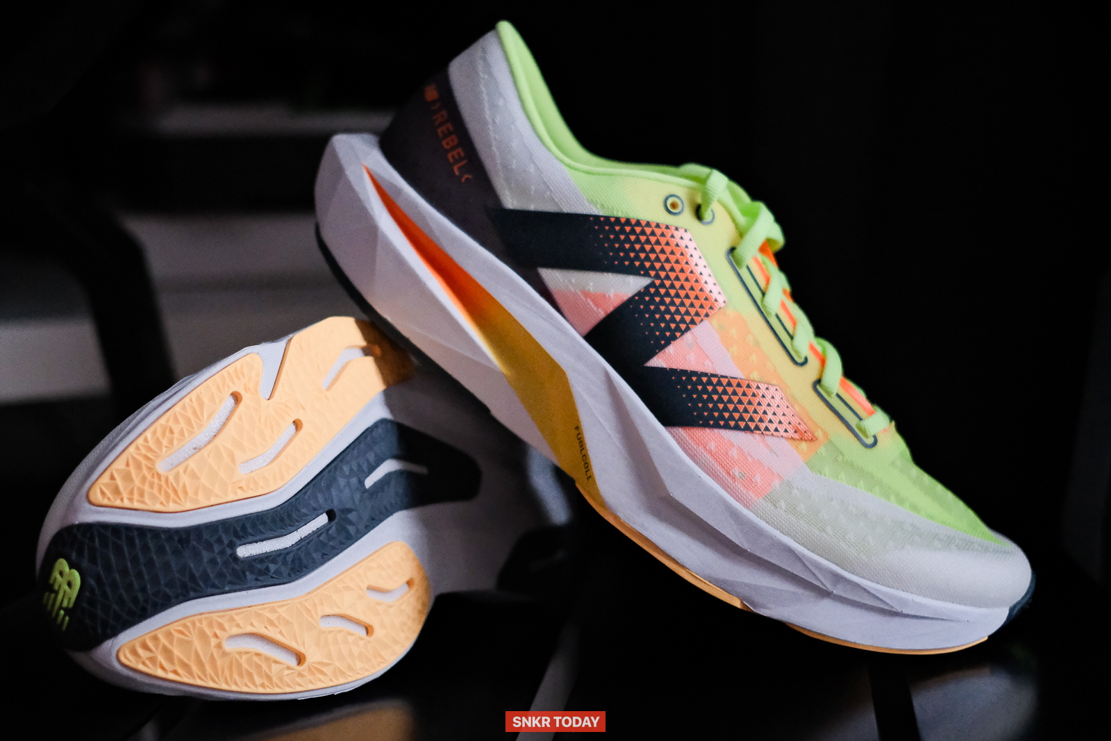 รองเท้าวิ่ง New Balance FuelCell Rebel v4