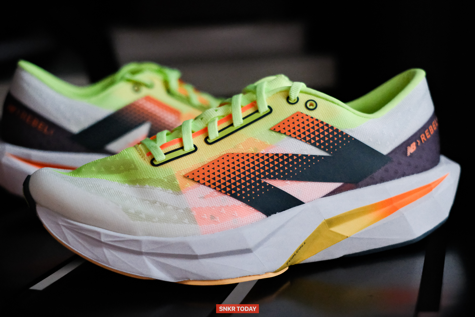 รองเท้าวิ่ง New Balance FuelCell Rebel v4