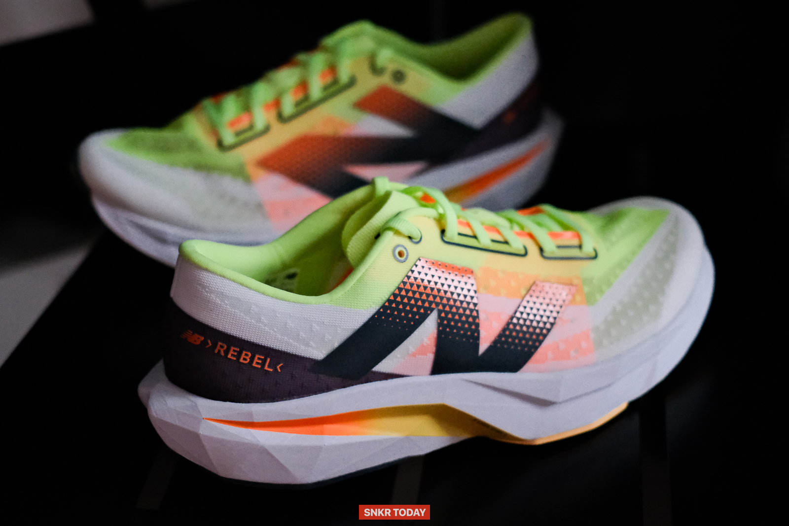 รองเท้าวิ่ง New Balance FuelCell Rebel v4