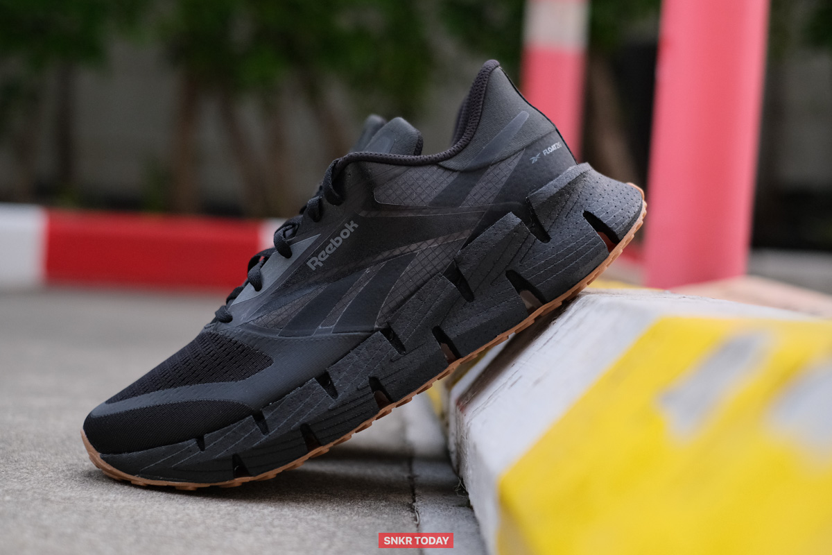 ด้านข้าง Reebok FloatZig 1