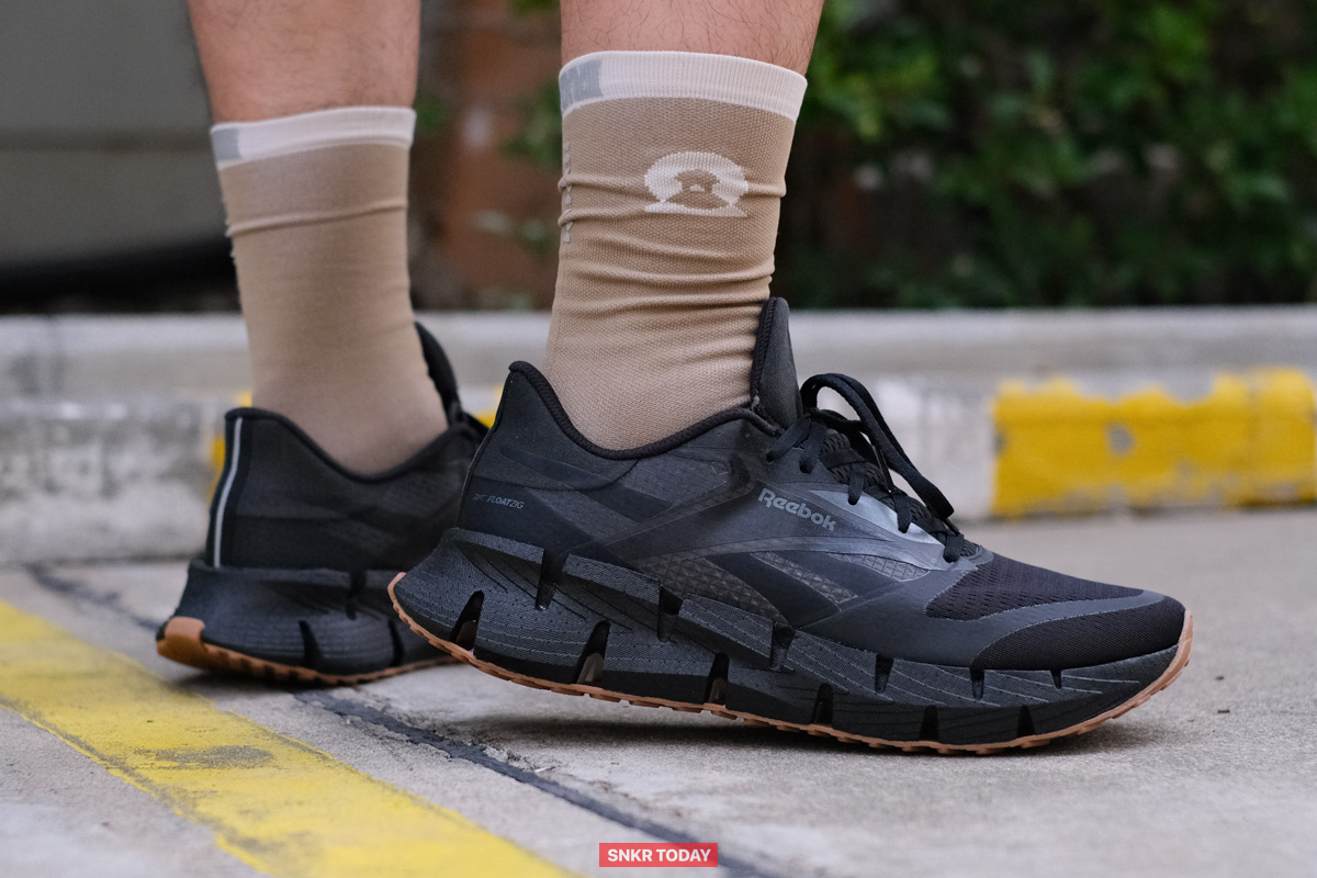 สวมใส่รองเท้าวิ่ง Reebok FloatZig 1