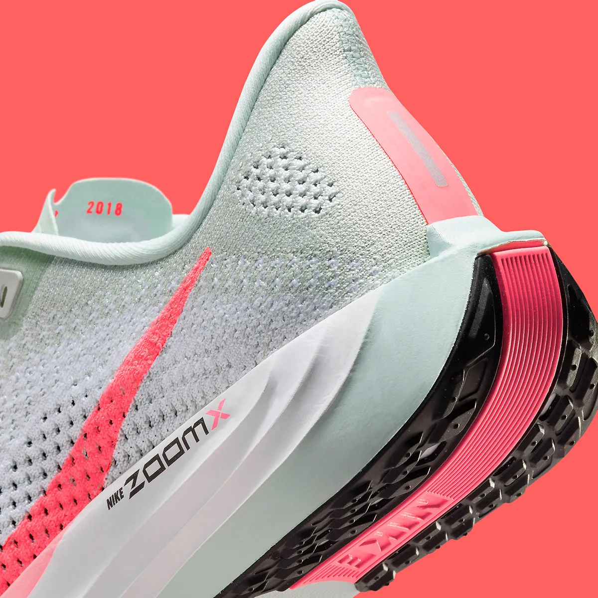 รองเท้าวิ่ง Nike Pegasus Plus นำดีไซน์ของ Pegasus Turbo มาใช้งาน