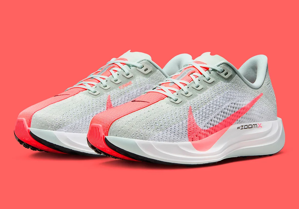 รองเท้าวิ่ง Nike Pegasus Plus นำดีไซน์ของ Pegasus Turbo มาใช้งาน
