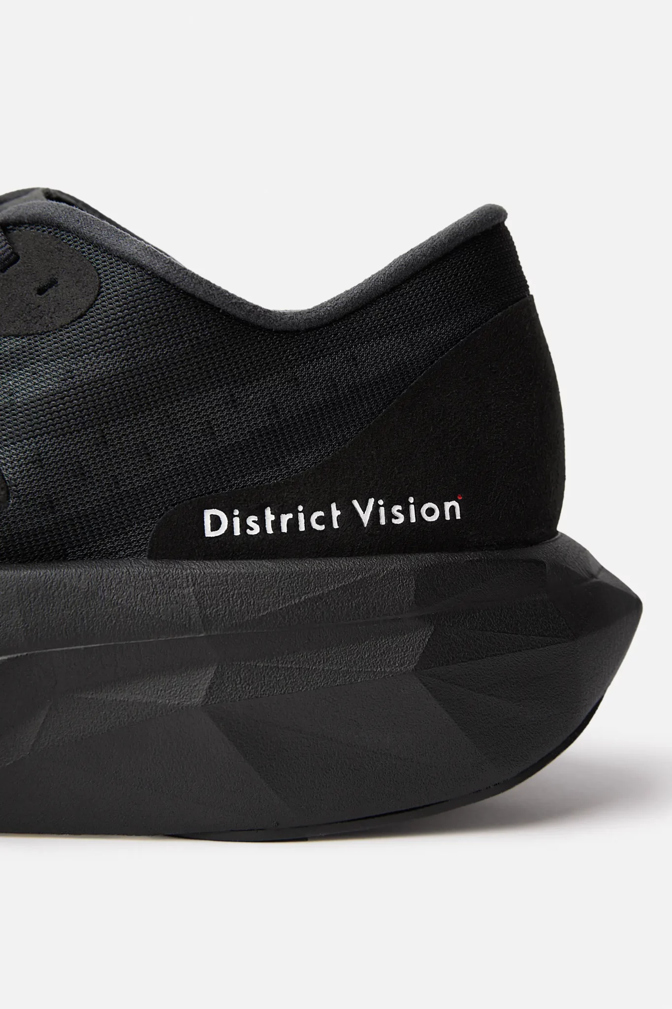 มาอีกสี District Vision x New Balance FuelCell SuperComp Elite v4 "Black"
