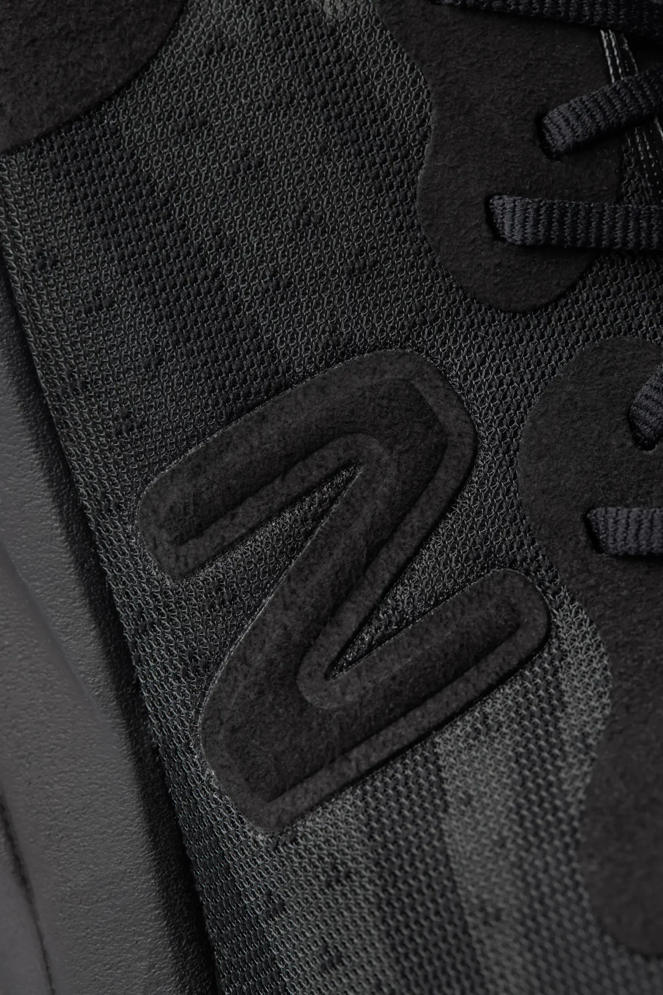 มาอีกสี District Vision x New Balance FuelCell SuperComp Elite v4 "Black"