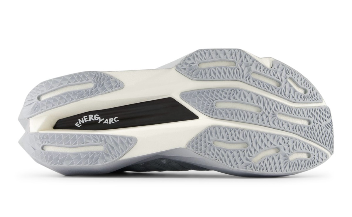 District Vision × New Balance FuelCell SuperComp Elite v4 “Aluminum Grey” วางจำหน่าย 23 พ.ค. 2024