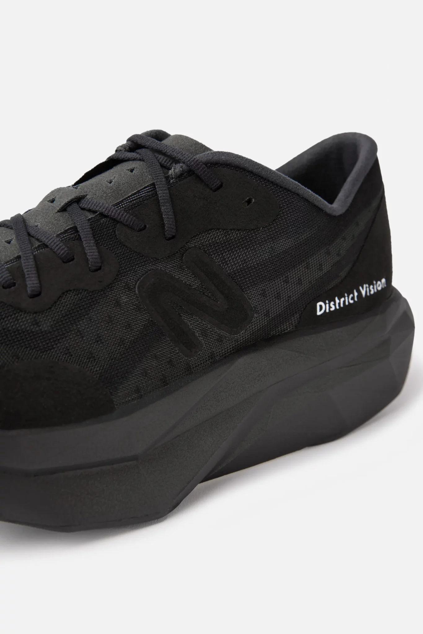มาอีกสี District Vision x New Balance FuelCell SuperComp Elite v4 "Black"