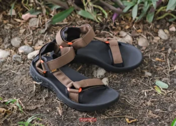 Teva Hydratrek รองเท้าแตะรัดส้นที่พัฒนามาจากการยึดเกาะของกบ ลุยได้เต็มที่กว่าเดิม